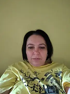 EmmaEmmy40 online show from May 14, 2026, 3:42 pm