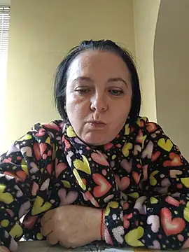 EmmaEmmy40 online show from June 15, 2026, 4:17 pm