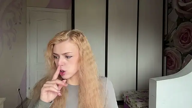 Snapshot of ScarlettRosy chatting on May 18, 2026, 3:50 am ScarlettRosy online show from May 18, 2026, 3:50 am