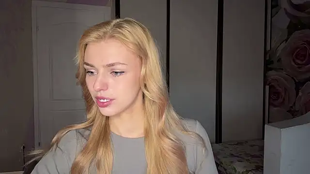 Snapshot of ScarlettRosy chatting on May 13, 2026, 3:35 am ScarlettRosy online show from May 13, 2026, 3:35 am