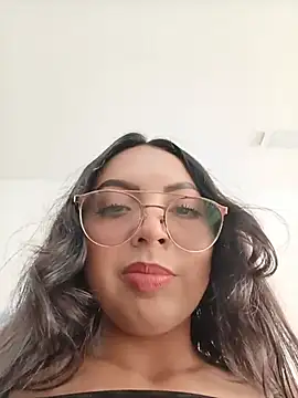 JENNIFER  03 online show from May 31, 2026, 4:24 pm