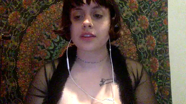 moniqueisalovergirl online show from May 5, 2026, 12:02 am