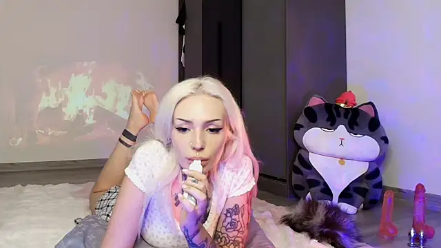 Snapshot of necroblonde chatting on June 1, 2026, 3:18 am necroblonde online show from June 1, 2026, 3:18 am