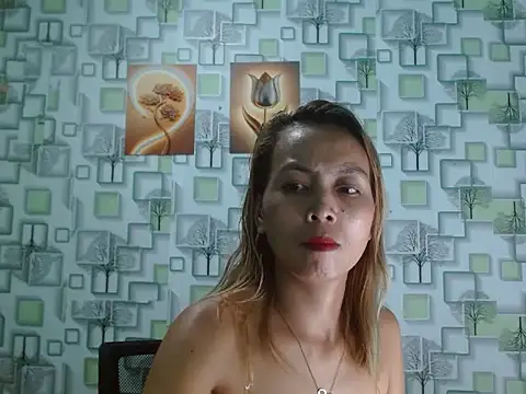Sweet Crystal69 online show from May 10, 2026, 6:43 pm