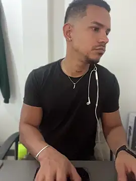 Snapshot of angel_silva_ chatting on June 27, 2026, 4:40 am angel silva online show from June 27, 2026, 4:40 am