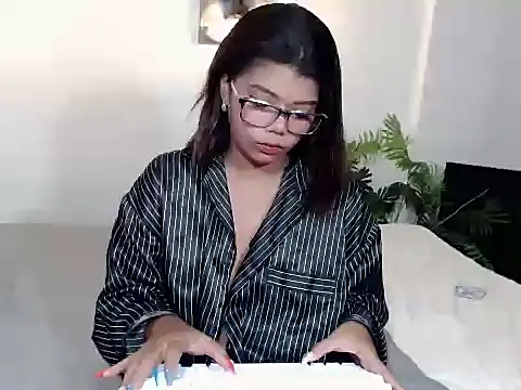 Snapshot of charlene_pretty chatting on June 7, 2026, 12:10 pm charlene pretty online show from June 7, 2026, 12:10 pm