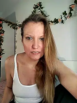 Snapshot of Candy_Cougar chatting on May 25, 2026, 6:56 am Candy Cougar online show from May 25, 2026, 6:56 am
