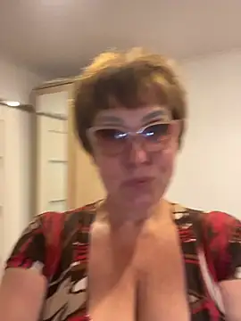Snapshot of bettybutter_ chatting on August 5, 2026, 6:13 pm bettybutter online show from August 5, 2026, 6:13 pm