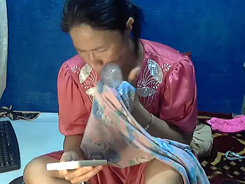 Snapshot of hotchilimom chatting on October 24, 2025, 11:15 pm hotchilimom online show from October 24, 2025, 11:15 pm