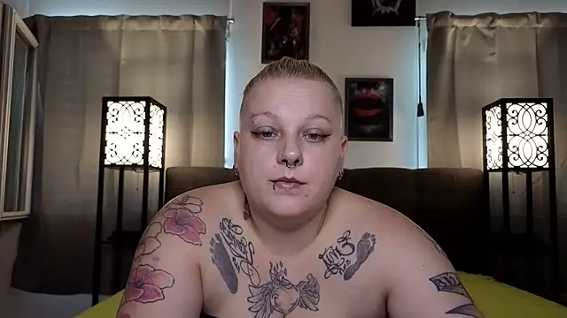 Snapshot of Lady_Peggi chatting on May 19, 2026, 1:29 pm Lady Peggi online show from May 19, 2026, 1:29 pm