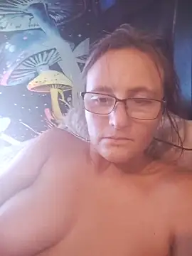 Queenle91 online show from May 18, 2026, 8:13 pm