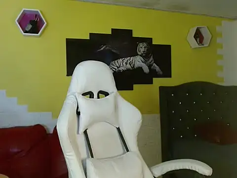 Snapshot of naomis_36 chatting on May 14, 2026, 1:19 pm naomis 36 online show from May 14, 2026, 1:19 pm