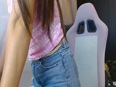 naomis 36 online show from July 11, 2026, 1:33 pm