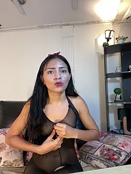 Snapshot of Karol_Wilde chatting on May 19, 2026, 12:59 am Karol Wilde online show from May 19, 2026, 12:59 am