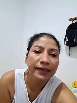 Snapshot of Rosa1079 chatting on May 20, 2026, 12:13 pm Rosa1079 online show from May 20, 2026, 12:13 pm