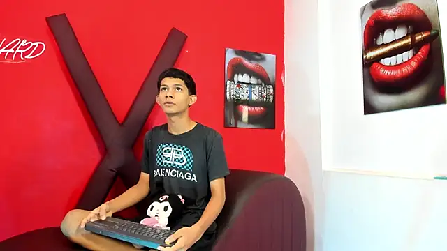 Snapshot of TWINKS_BOYSX chatting on May 23, 2026, 1:43 pm TWINKS BOYSX online show from May 23, 2026, 1:43 pm