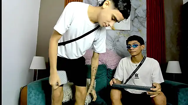 Snapshot of TWINKS_BOYSX chatting on May 25, 2026, 1:21 pm TWINKS BOYSX online show from May 25, 2026, 1:21 pm