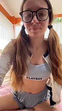 Snapshot of Mini_girl_do_it_better chatting on May 13, 2026, 2:51 am Mini girl do it better online show from May 13, 2026, 2:51 am