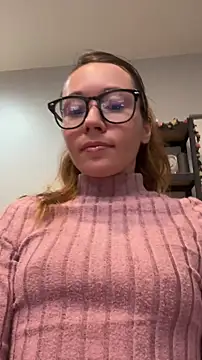 Snapshot of Mini_girl_do_it_better chatting on June 2, 2026, 9:48 pm Mini girl do it better online show from June 2, 2026, 9:48 pm