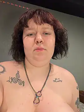 LilithNyxx online show from May 6, 2026, 4:16 am