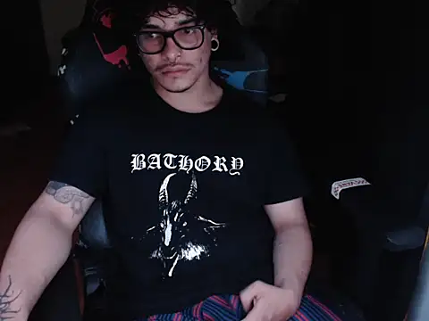 Snapshot of lilgothboy chatting on June 4, 2026, 4:11 pm lilgothboy online show from June 4, 2026, 4:11 pm
