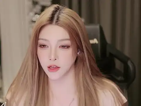 Snapshot of bbdoll123 chatting on May 8, 2026, 5:33 am bbdoll123 online show from May 8, 2026, 5:33 am