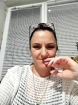 MillaMia45 online show from May 13, 2026, 7:43 pm