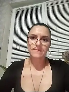 MillaMia45 online show from May 14, 2026, 7:11 pm