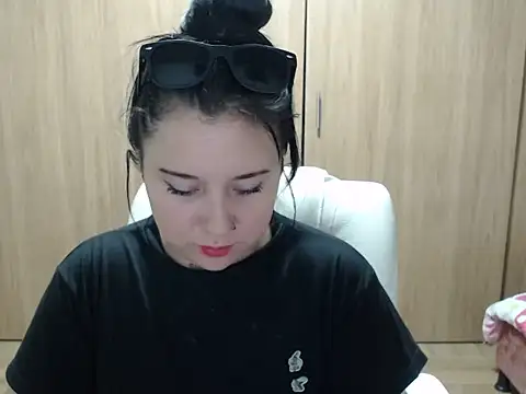 Snapshot of Haileey_ross chatting on June 26, 2026, 1:33 am Haileey ross online show from June 26, 2026, 1:33 am