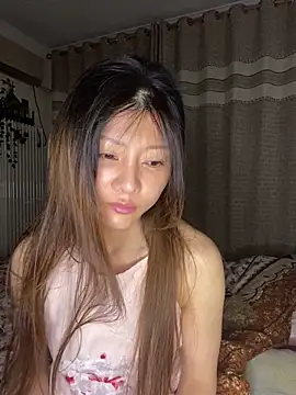 honeypeach666 online show from May 6, 2026, 2:21 pm