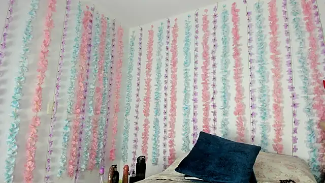 Snapshot of PaulinaThomson chatting on June 17, 2026, 5:34 pm PaulinaThomson online show from June 17, 2026, 5:34 pm