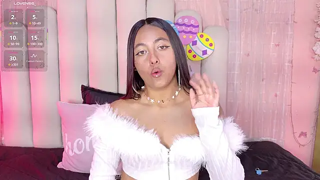 Hollyyqueen  online show from July 1, 2026, 7:25 pm