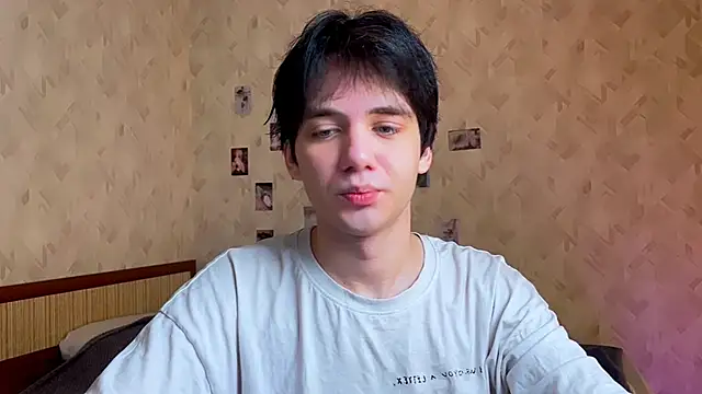 Snapshot of Zombde chatting on July 2, 2026, 12:44 pm Zombde online show from July 2, 2026, 12:44 pm