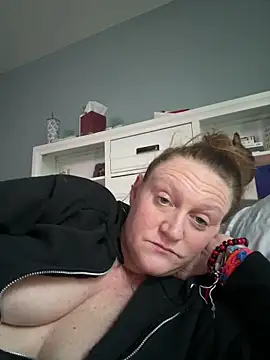 Kellilyn10 online show from June 18, 2026, 10:31 am
