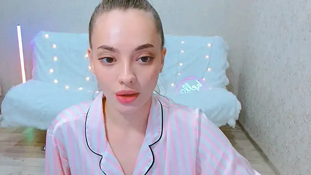 SiennaMia online show from May 29, 2026, 4:57 pm