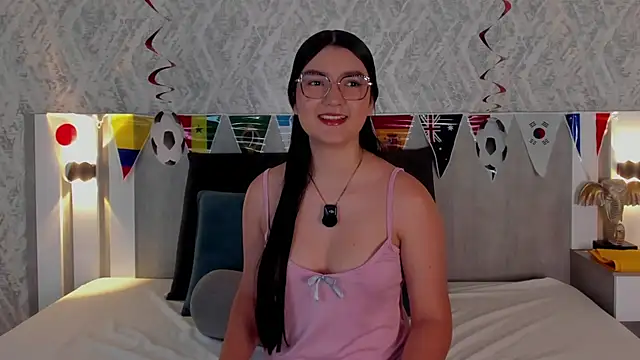 Snapshot of Vaalentina_Lux chatting on June 22, 2026, 2:36 pm Vaalentina Lux online show from June 22, 2026, 2:36 pm