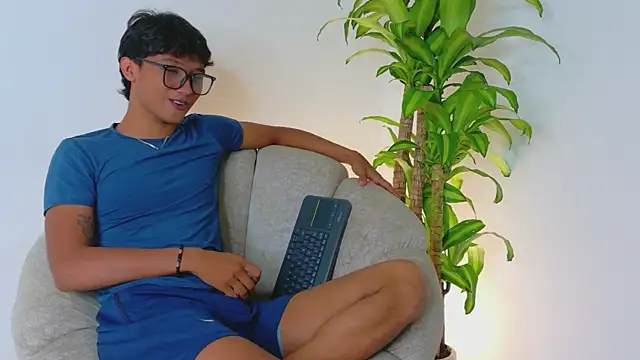Snapshot of Iam_erick chatting on May 16, 2026, 2:32 am Iam erick online show from May 16, 2026, 2:32 am