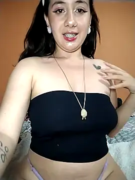 Snapshot of Annie_loveer chatting on June 17, 2026, 4:45 am Annie loveer online show from June 17, 2026, 4:45 am