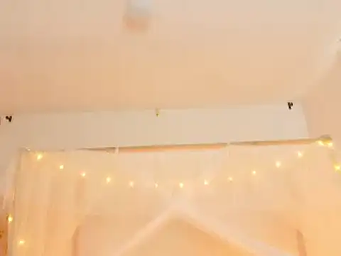 leoneriss online show from August 5, 2026, 8:36 pm
