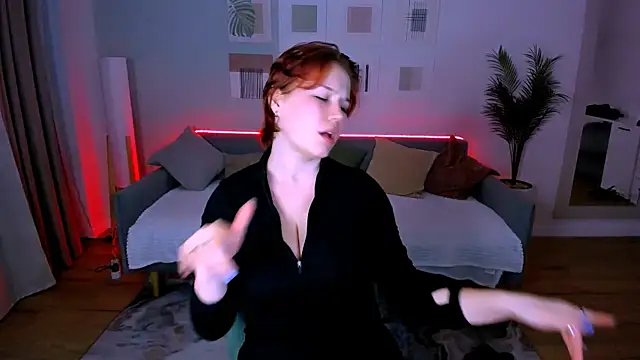 MiaLacrice online show from June 18, 2026, 6:35 pm