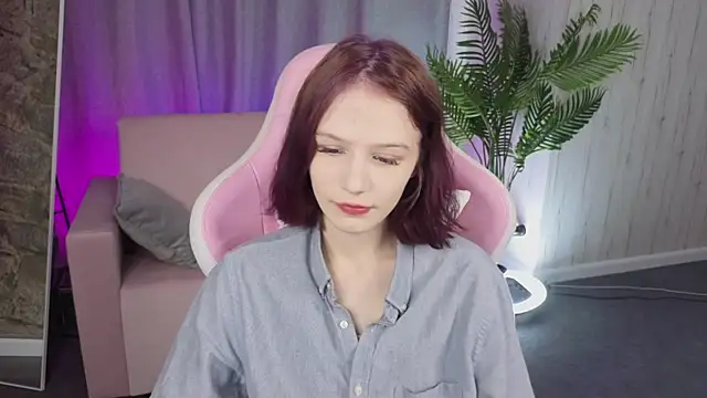 AliceJohansone online show from June 1, 2026, 1:17 am