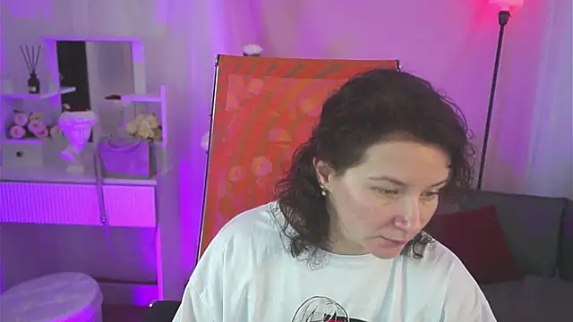 Snapshot of AureliaGleam chatting on May 16, 2026, 8:02 am AureliaGleam online show from May 16, 2026, 8:02 am