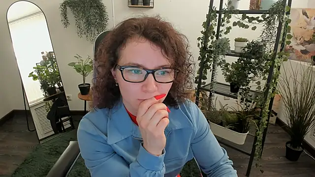 Snapshot of AureliaGleam chatting on June 10, 2026, 1:18 am AureliaGleam online show from June 10, 2026, 1:18 am