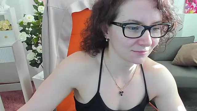 Snapshot of AureliaGleam chatting on June 1, 2026, 1:28 am AureliaGleam online show from June 1, 2026, 1:28 am
