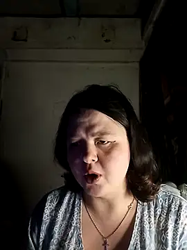 Linochka5012 online show from May 8, 2026, 7:39 pm