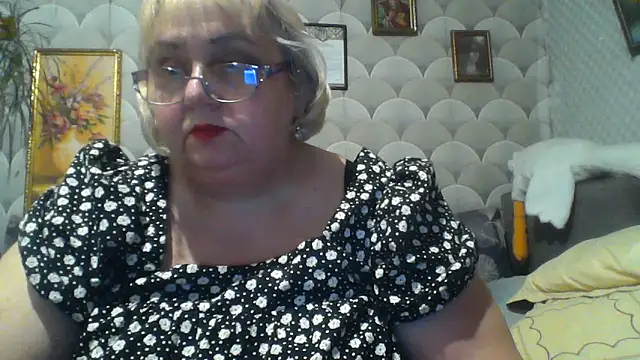 Snapshot of MarinaFarina53 chatting on June 8, 2026, 6:19 pm MarinaFarina53 online show from June 8, 2026, 6:19 pm