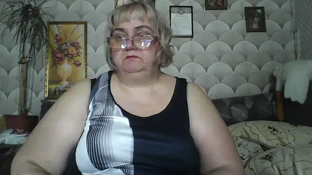 Snapshot of MarinaFarina53 chatting on June 5, 2026, 6:52 am MarinaFarina53 online show from June 5, 2026, 6:52 am