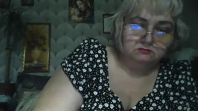 Snapshot of MarinaFarina53 chatting on June 8, 2026, 6:03 am MarinaFarina53 online show from June 8, 2026, 6:03 am