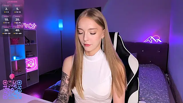 Snapshot of callme_eva chatting on May 17, 2026, 2:39 pm callme eva online show from May 17, 2026, 2:39 pm