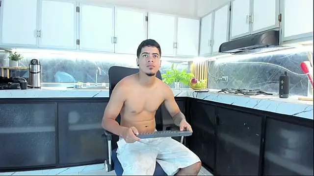 Snapshot of criss_hardcock_ chatting on June 21, 2026, 2:23 pm criss hardcock online show from June 21, 2026, 2:23 pm